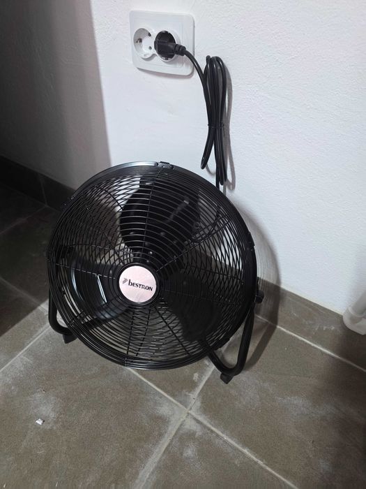 Ventilator de podea Bestron in stil retro