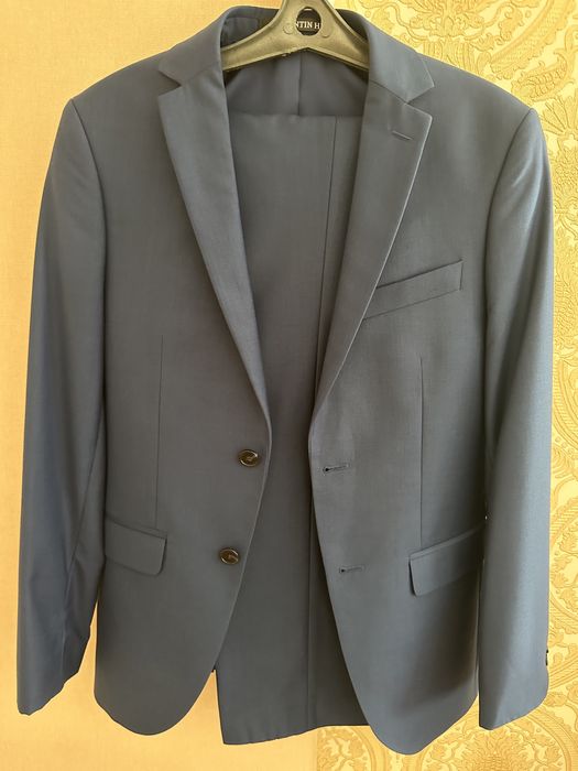 Продается мужской костюм