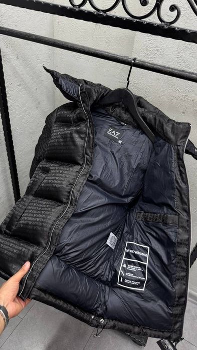 Geacă groasă de iarnă Armani,material impermeabil,calitate luxury,toate mărimile disponibile