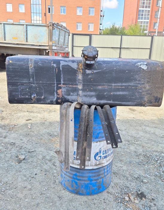 Продам топливные баки 250л. на Камаз