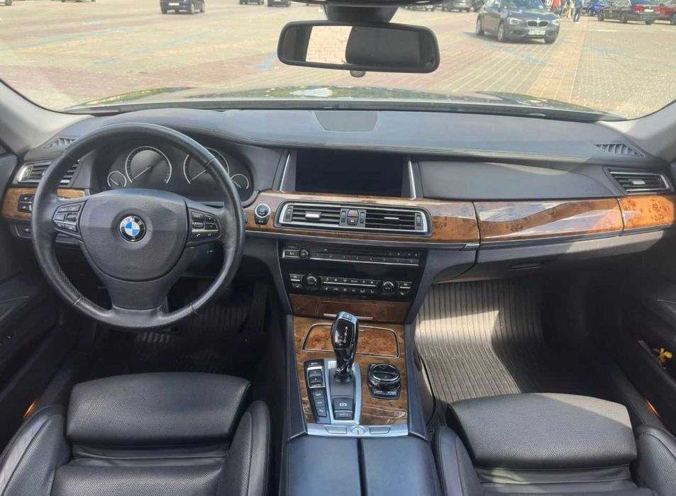 BMW Seria 7 2015 | 3.0 Diesel | 4x4 xDrive | Complectați 4 Butoane