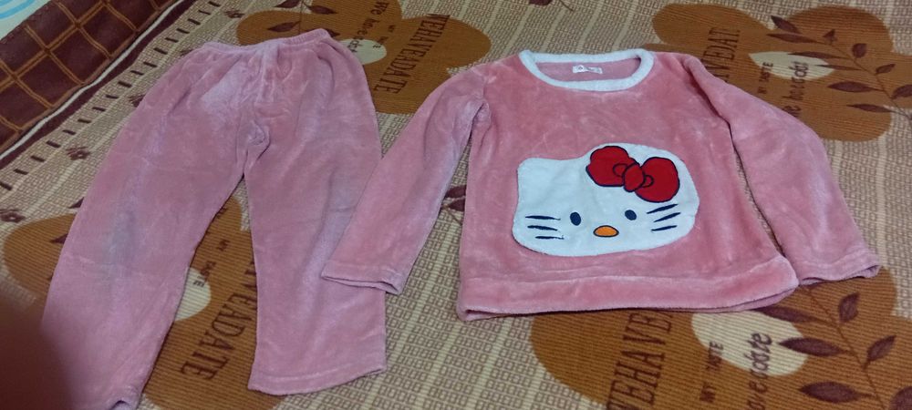 Кофточки теплые  для девочки от 8 до 12 лет