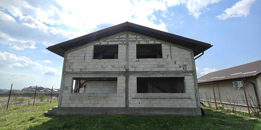 Casa in curs de constructie de vanzare