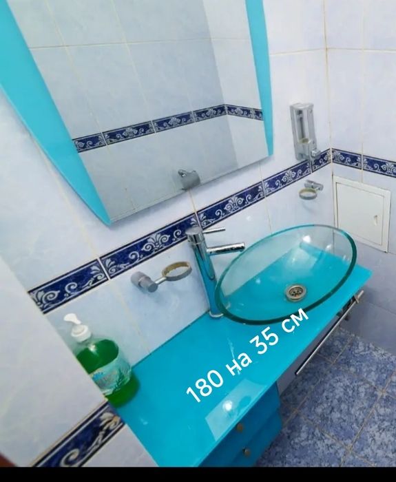 Продам две раковины с зеркалами