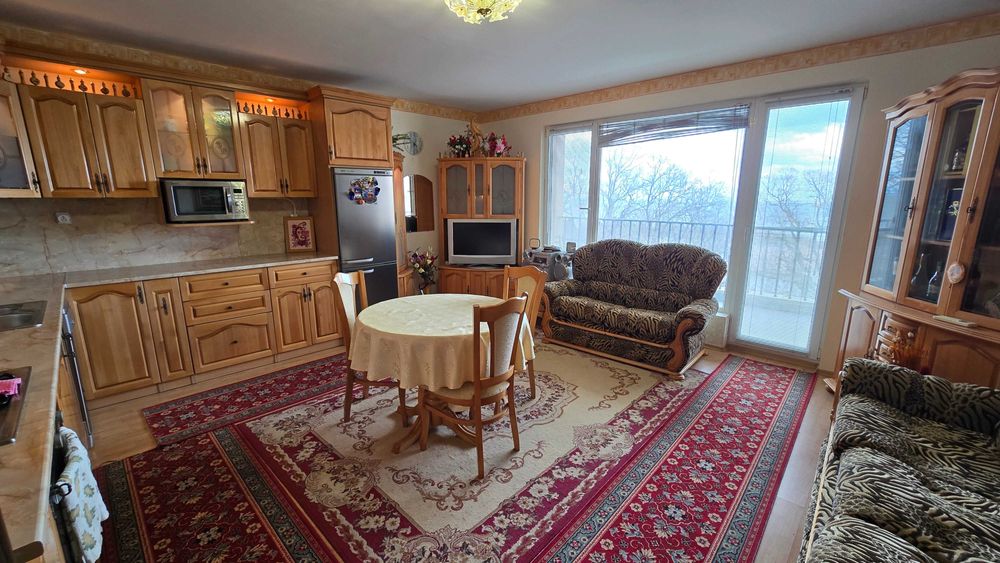 Продавам 3-СТАЕН апартамент