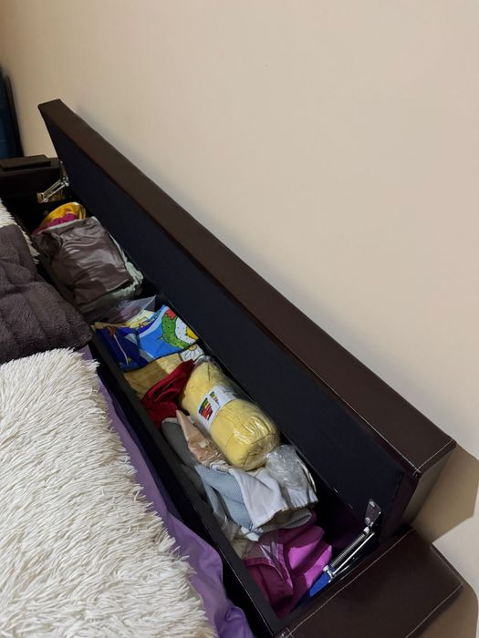 Pat modern din piele