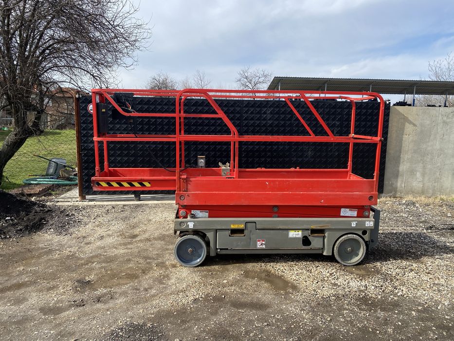 Вишка 8 метров Haulotte compact 8 с нови акумулатори и зарядно.