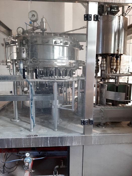 Розлив машина монаблок.