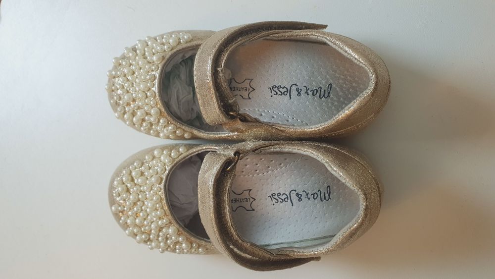 Продам туфли золотистые для девочек