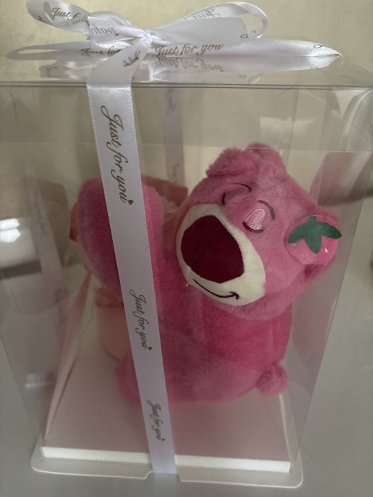 Обнимающийся мишка