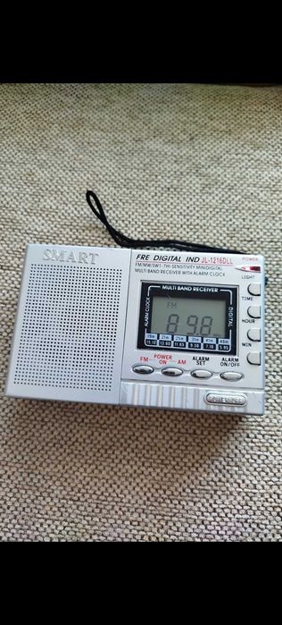 Radio portabil Smart AM FM cu alarma si ceas Functional