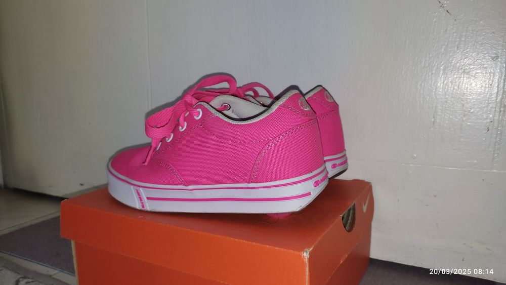 Маратонки с колелца HEELYS