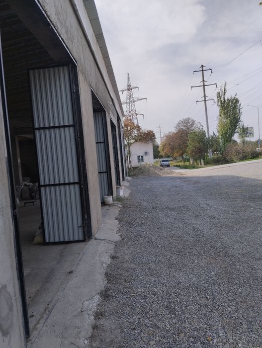 Нотурар бино сотилади