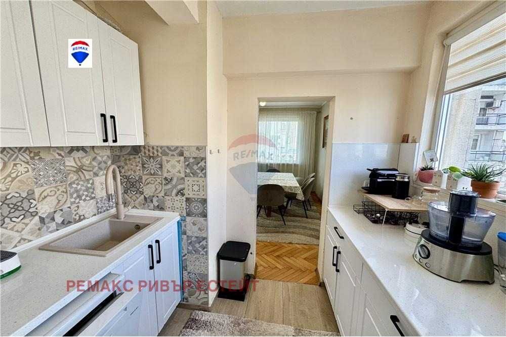 Тристаен апартамент за продажба кв. Широк център