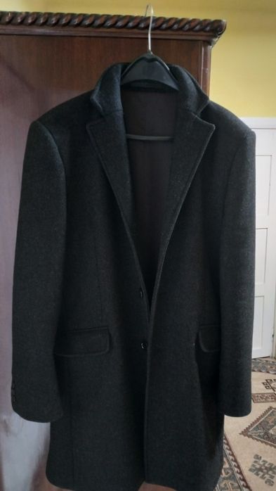 Vând palton elegant tineri