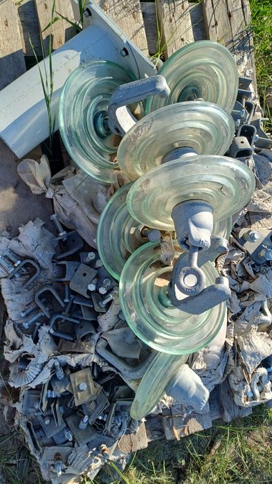 Изоляторы, вольтметры, амперметры и т.д