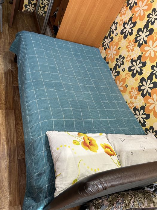 Продам кровать 1+1