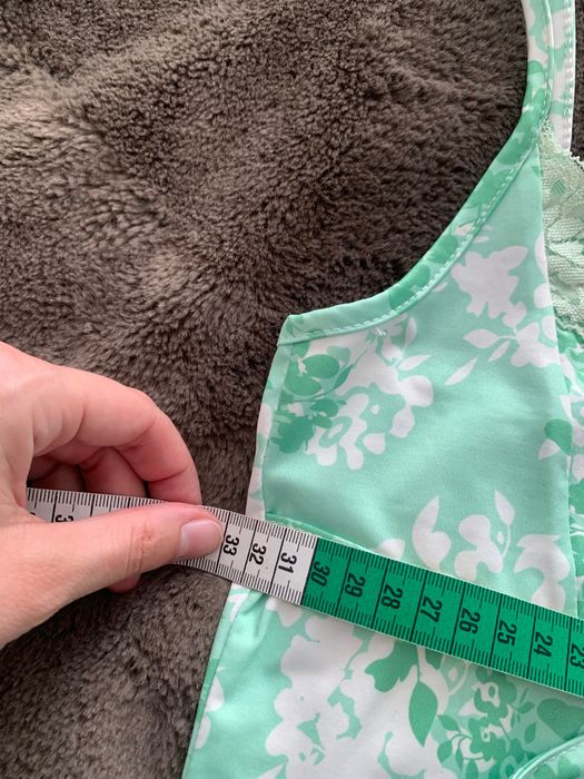 rochița verde pe corp