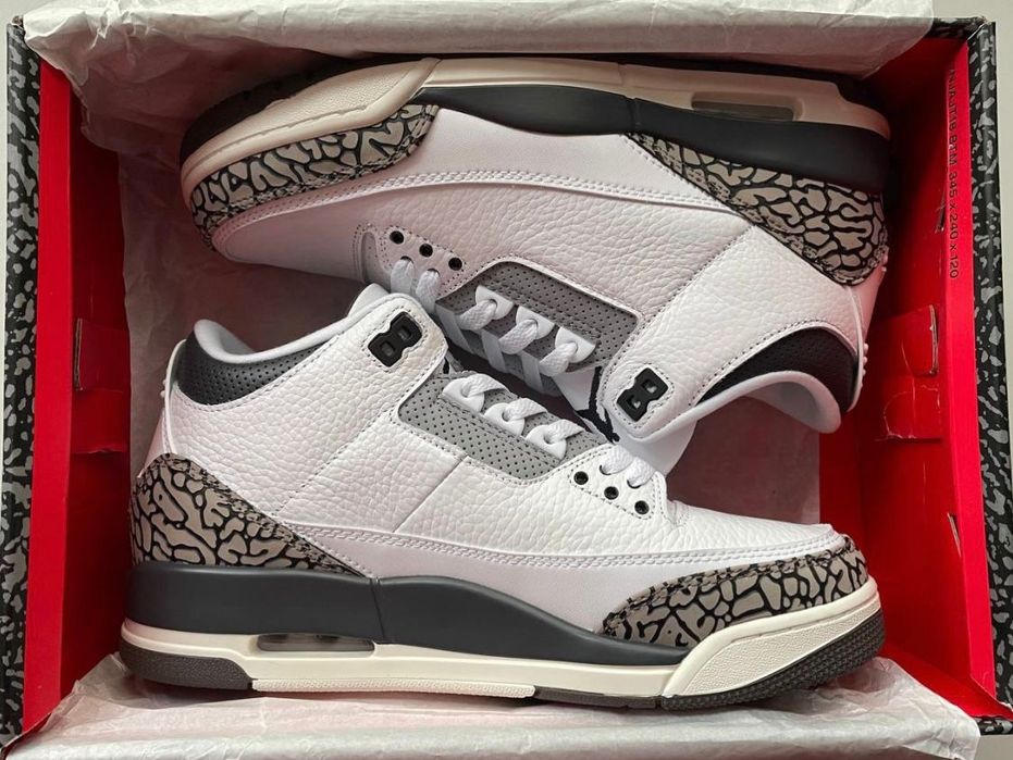 Фирменные кроссовки