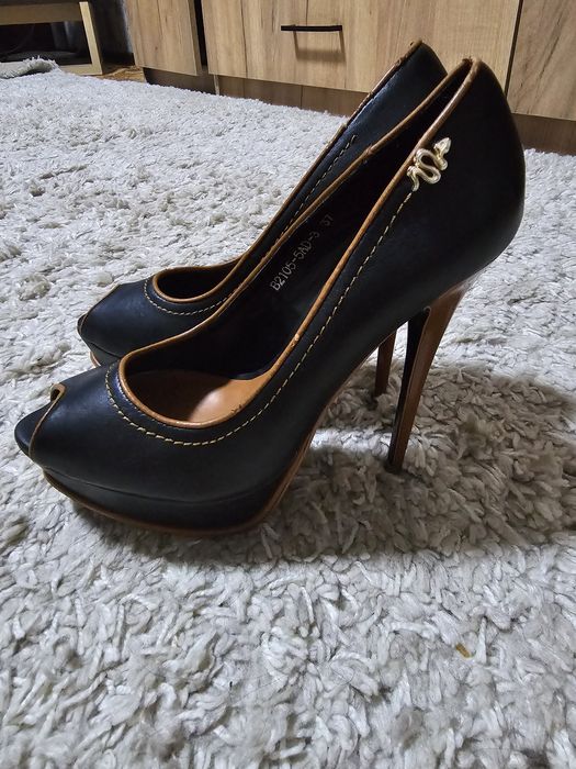 Продам обувь женскую