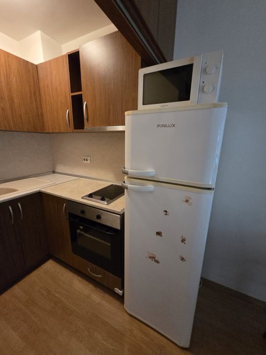 Продавам ъглова кухня с електроуреди – 165 х 160 см