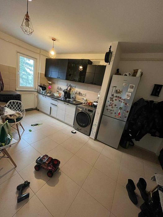 Apartament 2 camere – Bl. Saturn, Brașov | Zonă liniștită