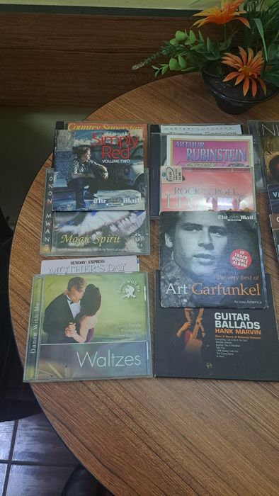 Vînd lot de 24 Cd-uri originale