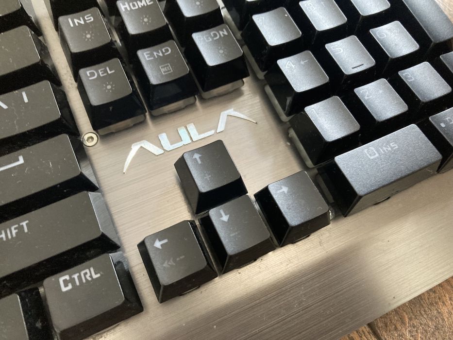 Геймърски слушалки Hyper X и клавиатура Aula