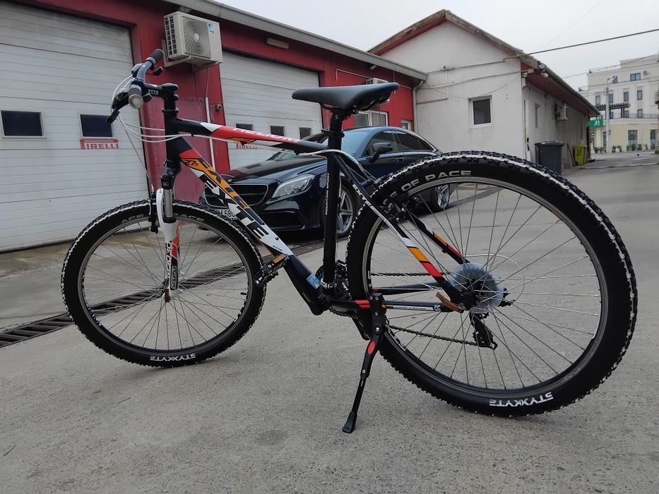 Vând bicicleta din aluminiu