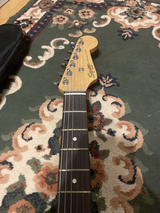 Срочно продам электрогитару фендер