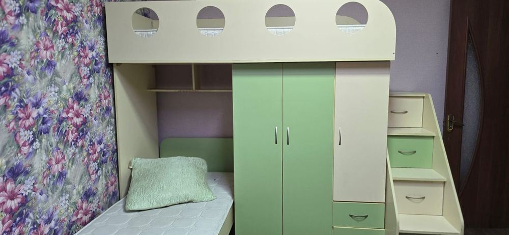 Детская двухэтажный гарнитур