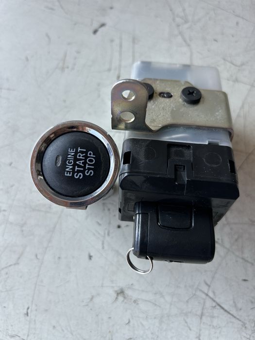 Гълтач ключ и старт-стоп бутон за тойота корола версо/Corola verso