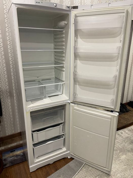 Холодильник Indesit