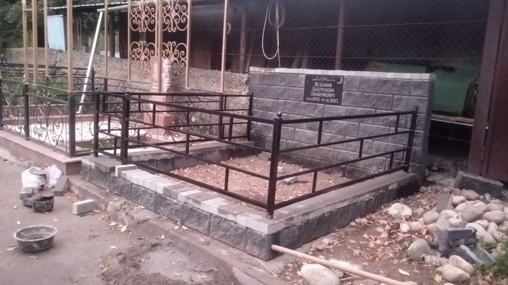 Ограды на кладбище