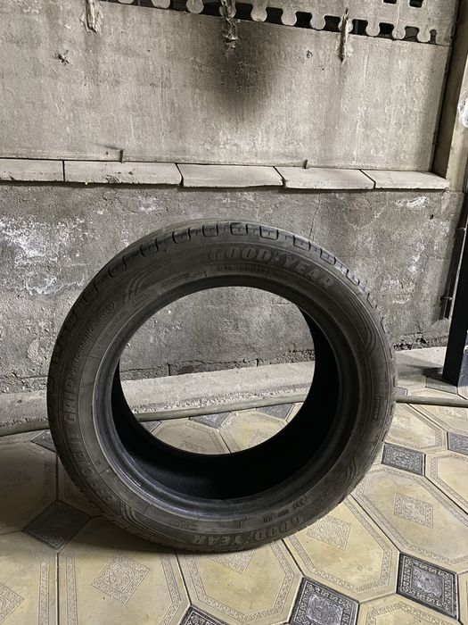 Шина для легковой машины