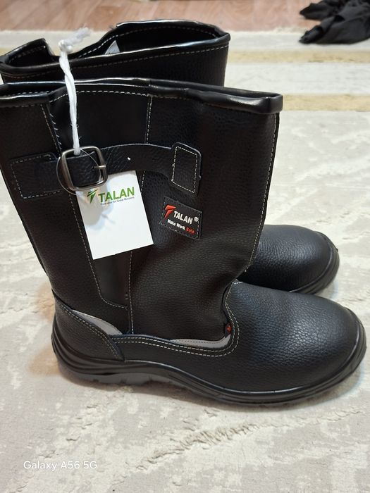 Продам рабочие сапоги.