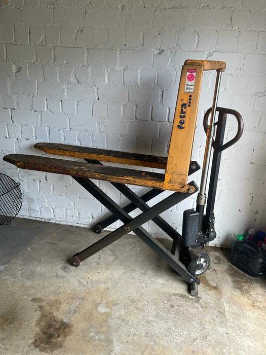 Палетна количка такер