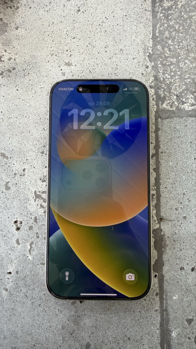 Продавам iphone 16 pro