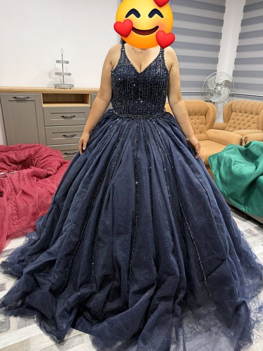 Официална рокля.