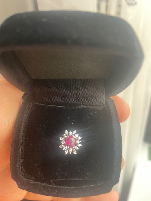 Inel din aur 18k cu rubin natural si diamante naturale