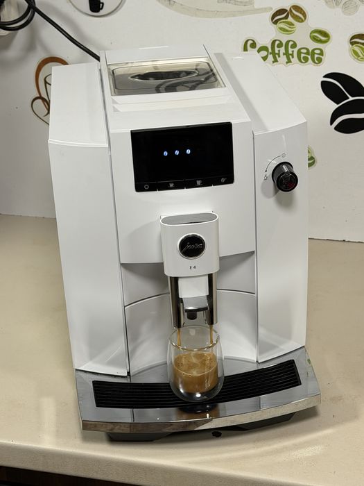 Кафемашина кафе автомат Jura E4 с гаранция