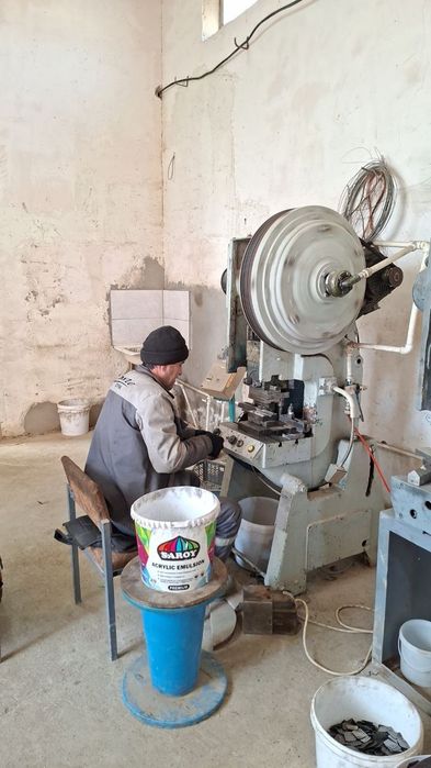 Услуги по штамповке любый деталей, в любом количестве. 10 тонну од 160