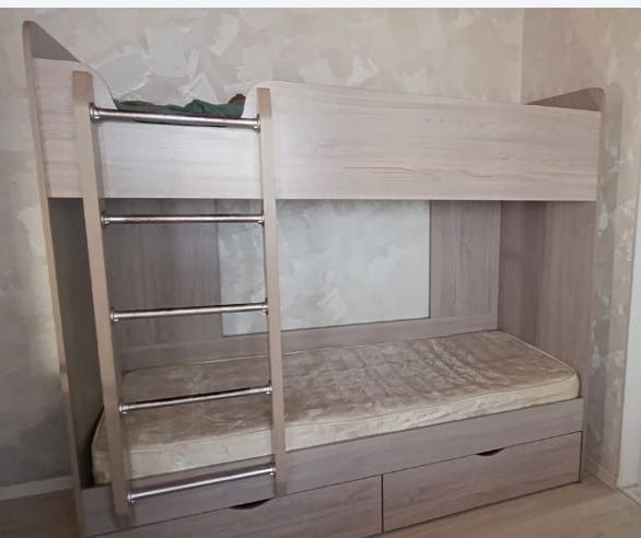 Двухэтажный кровать
