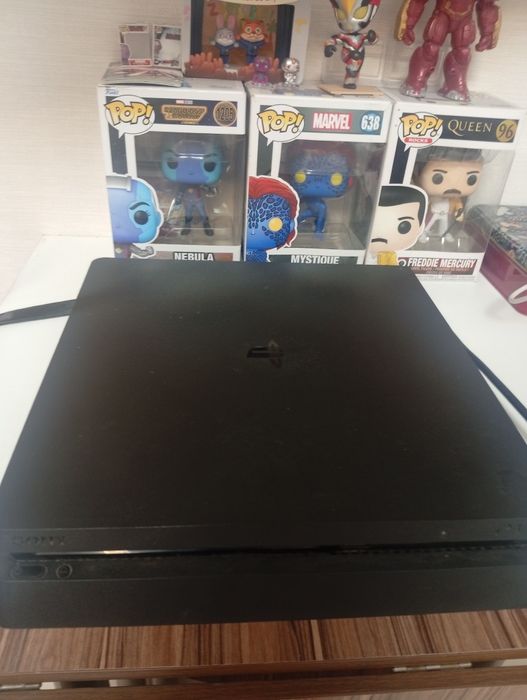 Playstation 4 slim СРОЧНО продаю есть торг