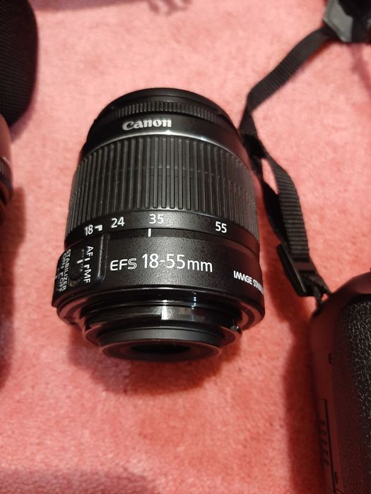 професионален фотоапарат Canon и трите леща