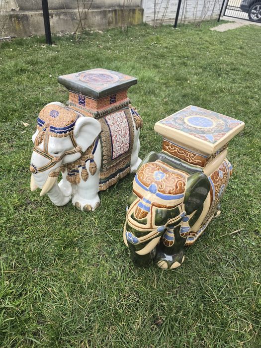 Vand 2 elefanți de ceramica
