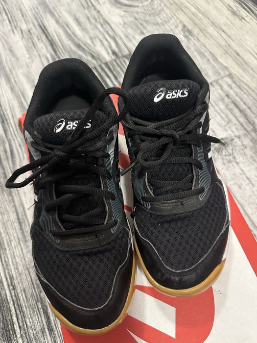 Asics маратонки номер 38