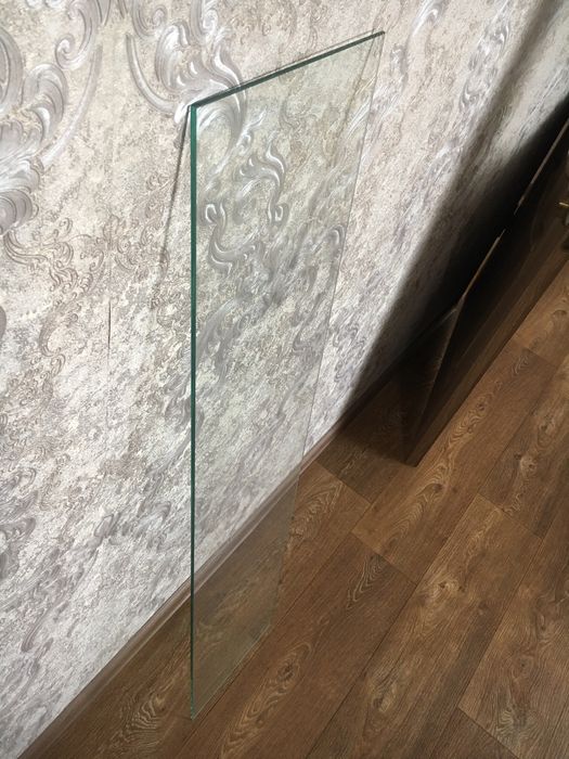 Полки из стекла.