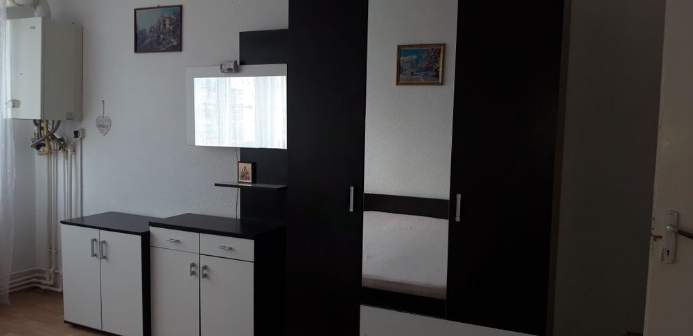 Inchiriez garsoniera bloc turn Ozana