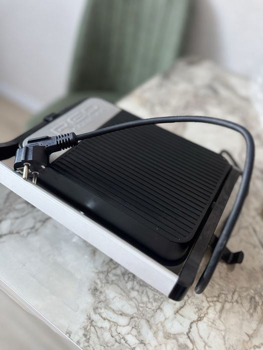 Продам электрогрильницу/вафельница